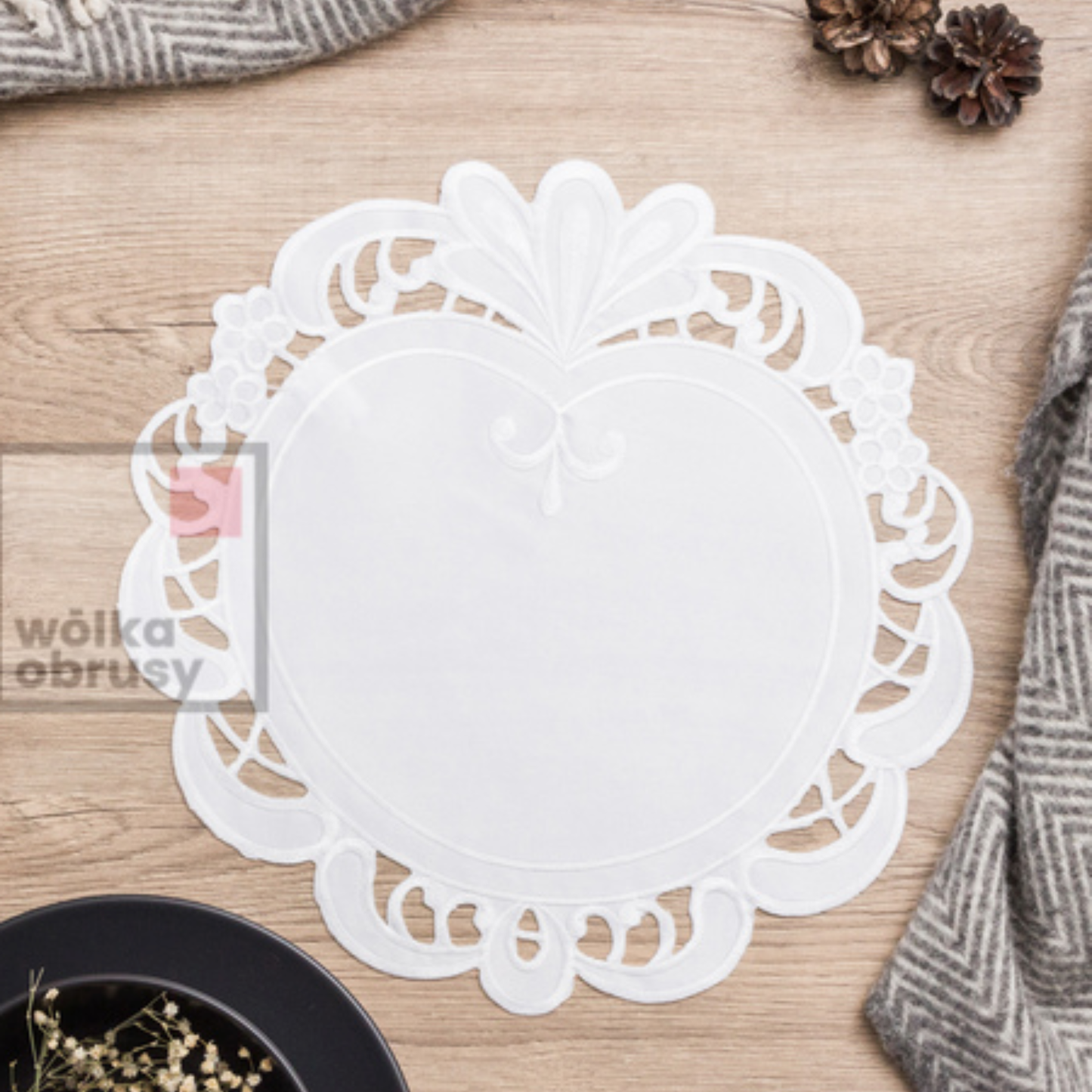 Napperon rond 30 cm brodé blanc