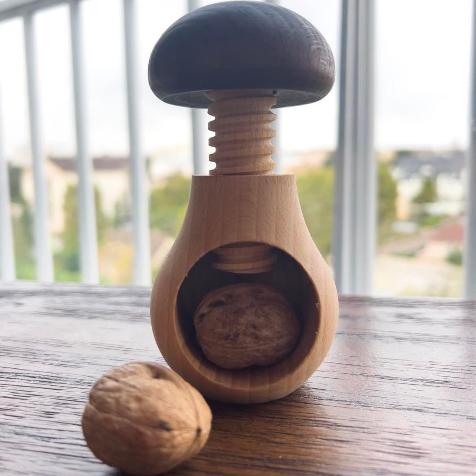 Casse noix en bois en forme de Champignon - Trésors de Pologne