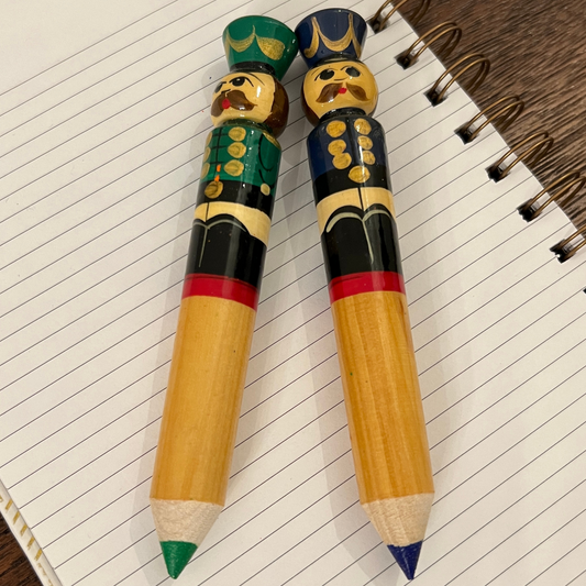 Crayon de couleur petit modèle casse noisette