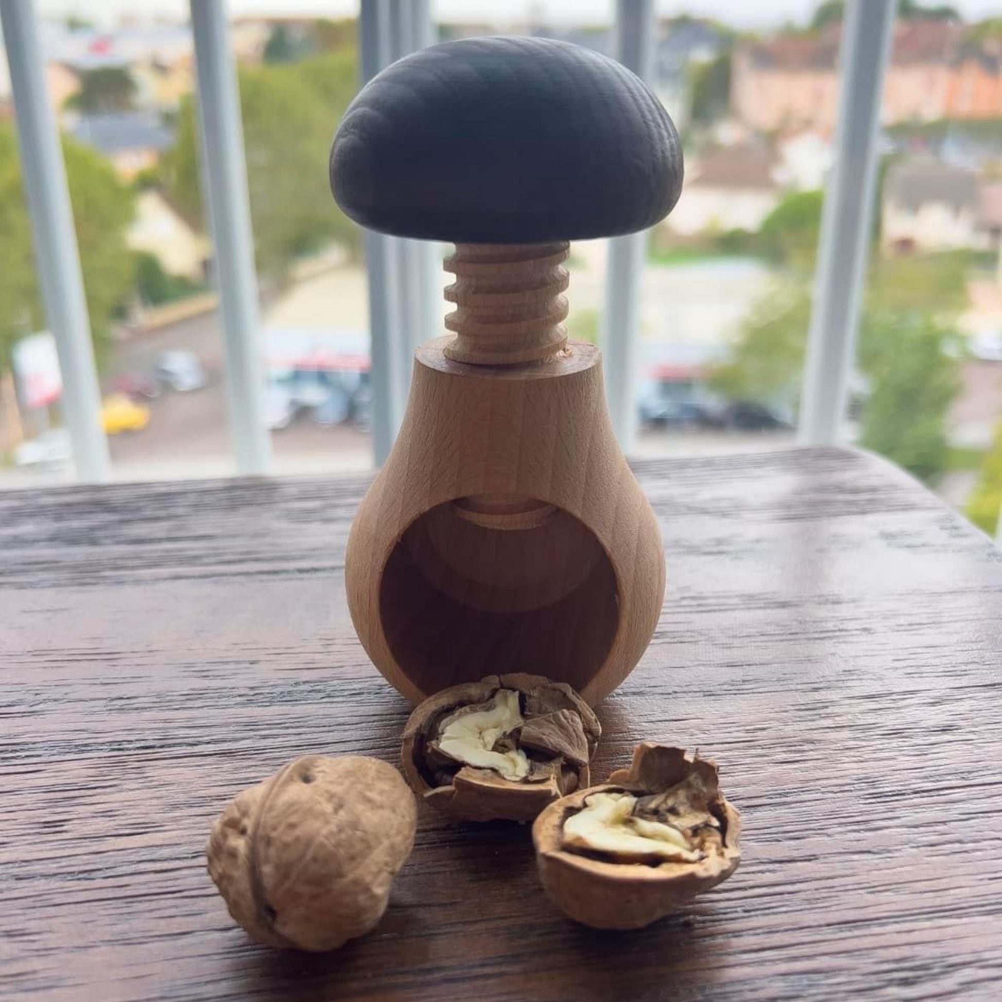 Casse noix en bois en forme de Champignon - Trésors de Pologne