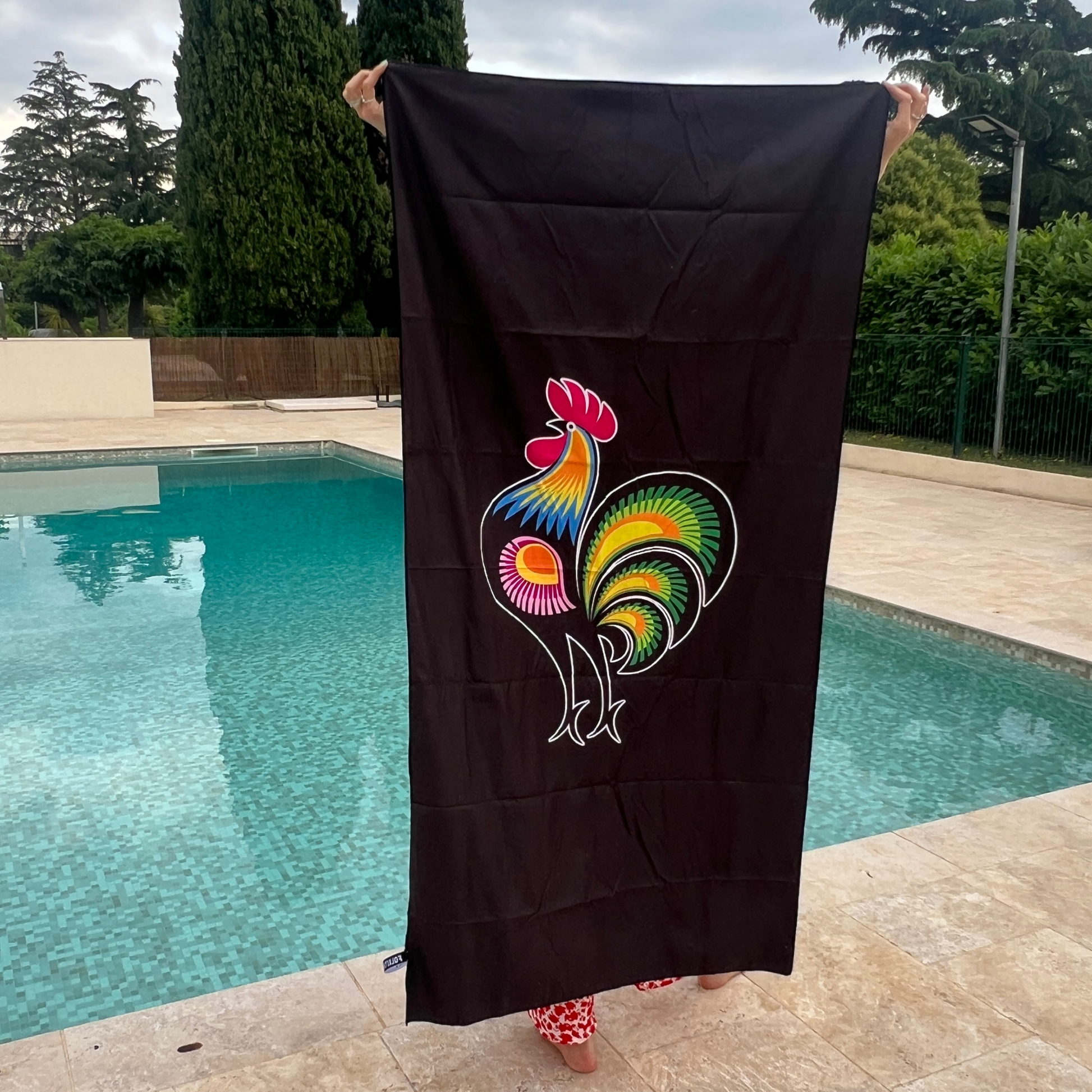 Serviette de plage microfibre noire folk coq Łowicz - Trésors de Pologne